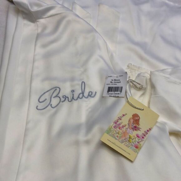 In Bloom by Jonquil bridal lace nightgown and robe. Off white size M/L - Picture 13 of 13